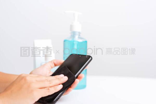 智能手機(jī)清潔與個(gè)人衛(wèi)生 如何正確使用沖壓器、消毒劑和酒精噴霧